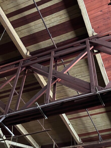 More Photos Of 304 Hoover St N, Hampton Manufacturing For Sale