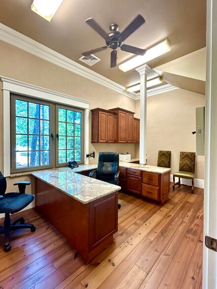 More Photos Of 34 New Orleans Rd, Hilton Head Island Office For Sale