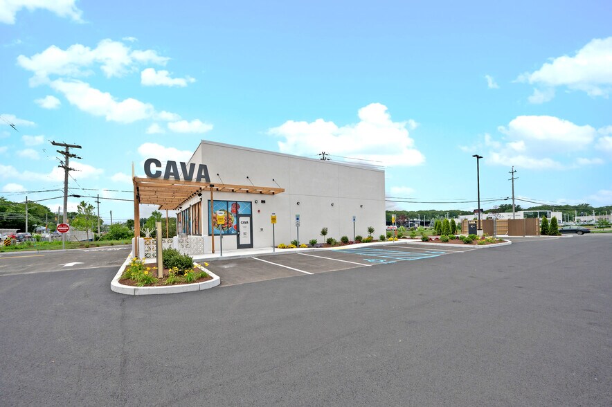 More Photos Of 1009 Centerville Rd, Warwick General Retail For Sale