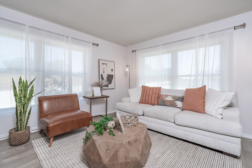 More Photos Of 1353 Main St, Liberty Hill Office For Sale