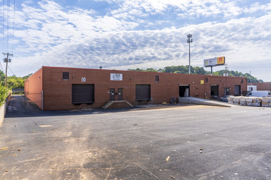 More Photos Of 3020 Commerce Way, Hapeville Warehouse For Lease