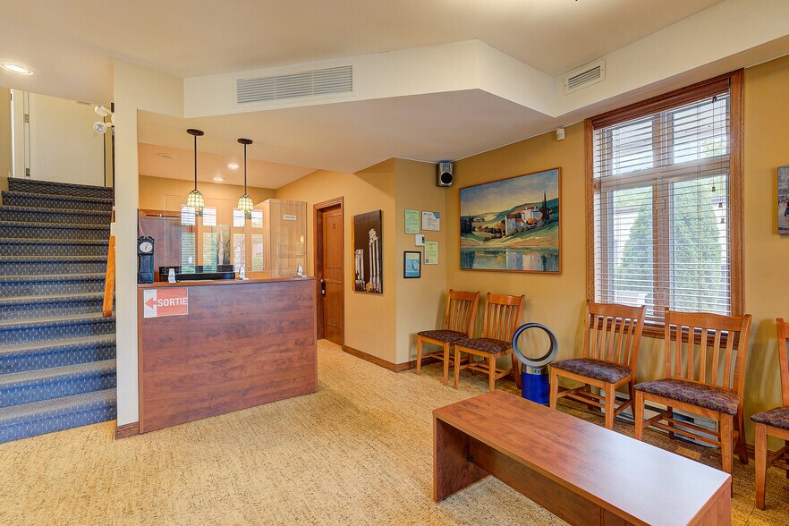More Photos Of 415 Rue Du Village, Repentigny Office For Sale