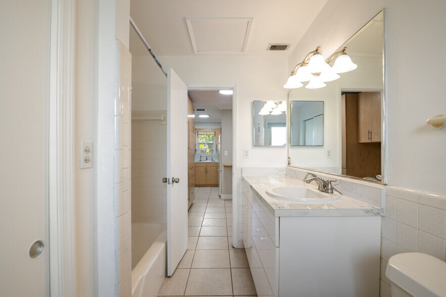 More Photos Of 5230 NE 14th Way, Fort Lauderdale Apartments For Sale