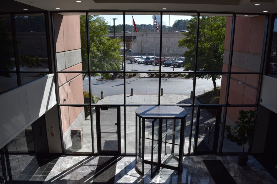 More Photos Of 10800 Financial Centre Pkwy, Little Rock Office For Lease