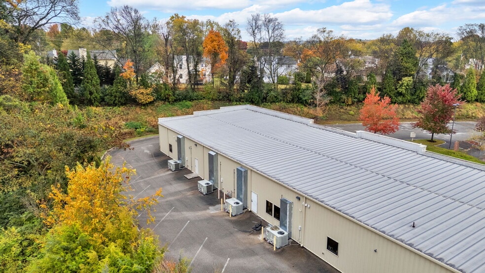 More Photos Of 1909 Pinnacle Pointe Way, Knoxville Office For Lease