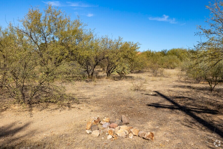 More Photos Of 1333 S Abrego Dr, Green Valley Land For Lease