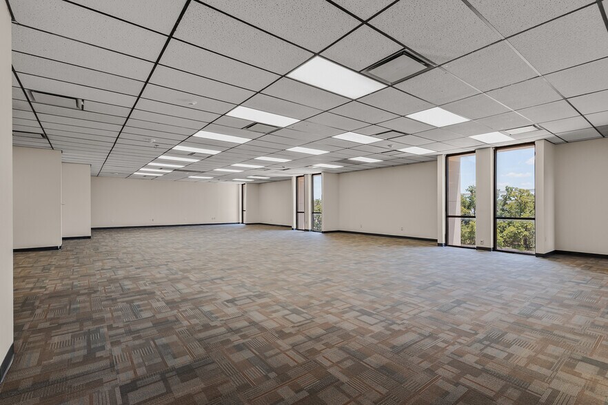 More Photos Of 6900 Anderson Blvd, Fort Worth Office For Sale