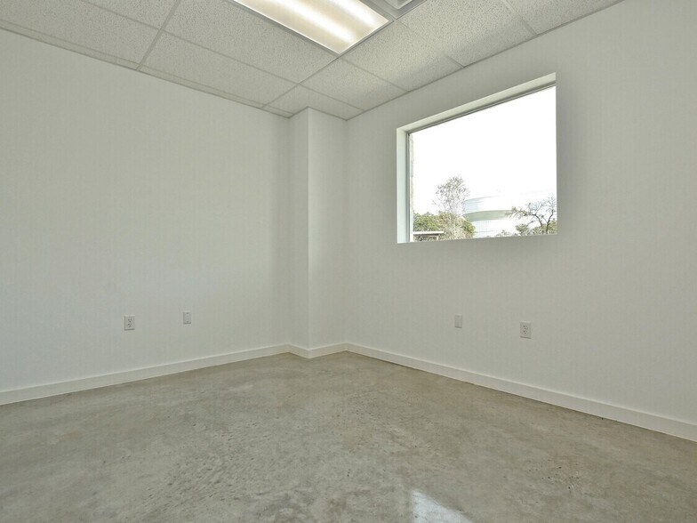 More Photos Of 401 S Chitalpa St, Leander Unknown For Lease