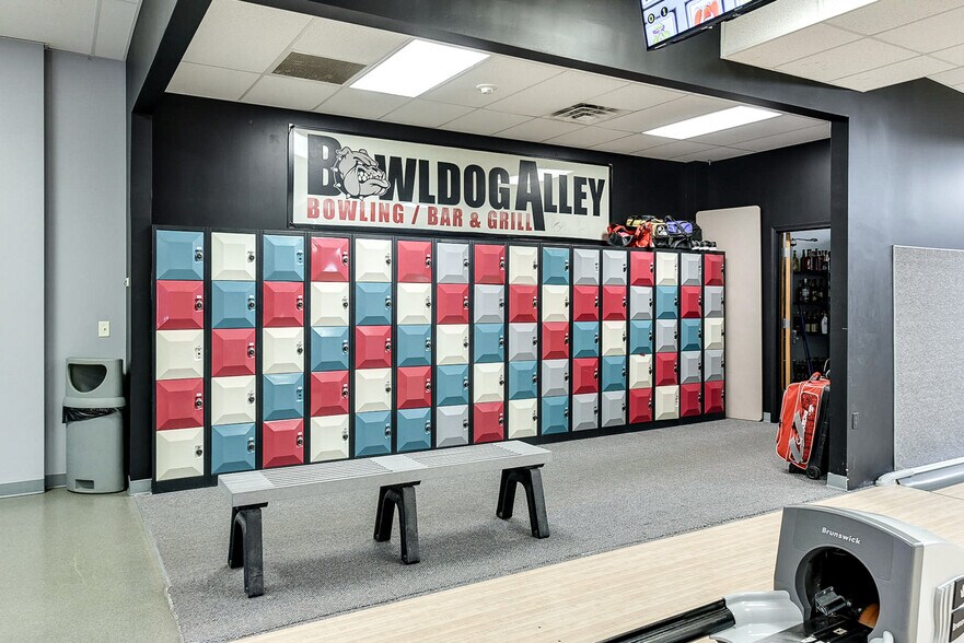 More Photos Of 1818 Central Ave, Auburn General Retail For Sale