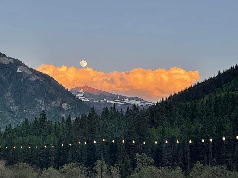 More Photos Of 71450 Highway 550, Silverton Hotel For Sale