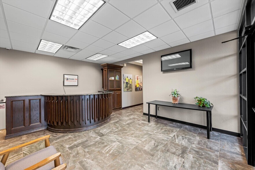 More Photos Of 12400 S Sunnylane Rd, Moore Manufacturing For Lease