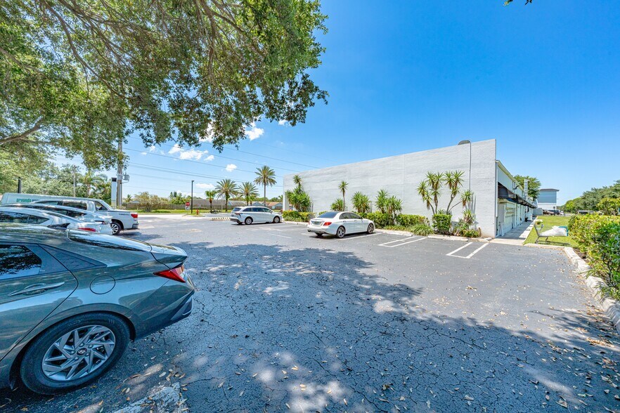 More Photos Of 3301 W Boynton Beach Blvd, Boynton Beach Freestanding For Sale