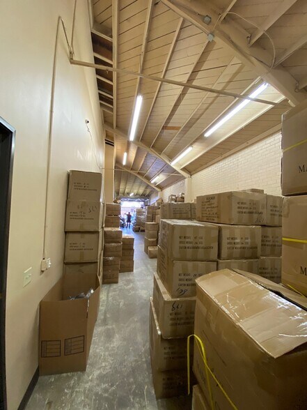 More Photos Of 2100 S Hill St, Los Angeles Research And Development For Sale