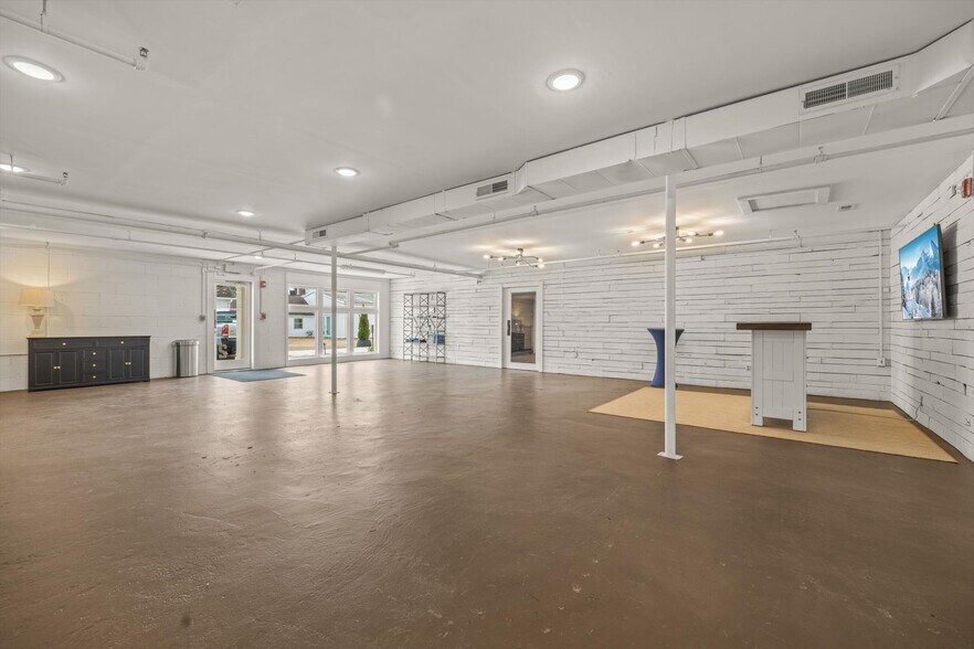 More Photos Of 236 2nd Ave S, Franklin Storefront Retail Office For Sale