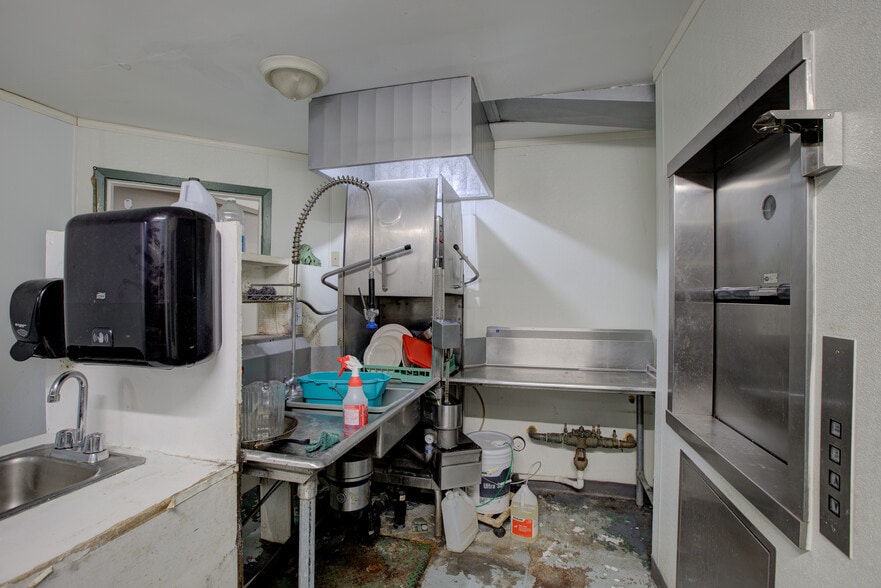 More Photos Of 809 Main Roseburg, Roseburg Lodge Meeting Hall For Sale