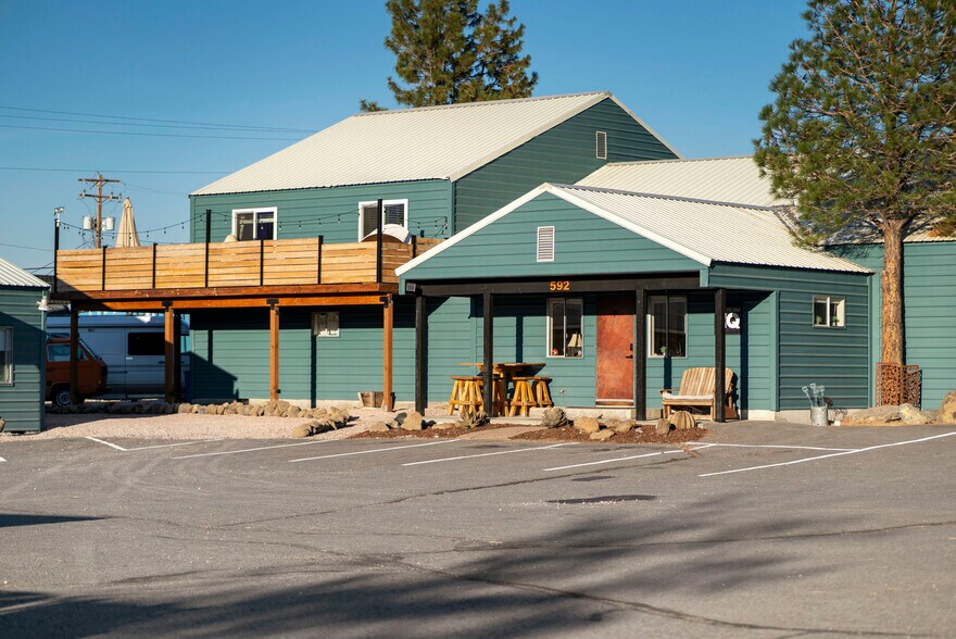 More Photos Of 592 N Sisters Park Ct, Sisters Flex For Sale