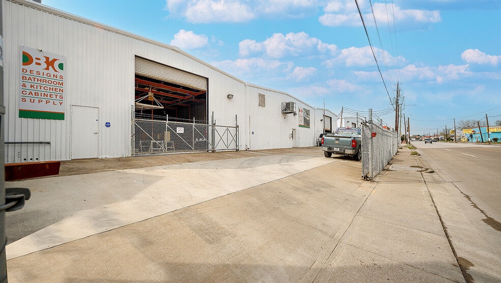 More Photos Of 1406-1420 Telephone Rd, Houston Showroom For Sale