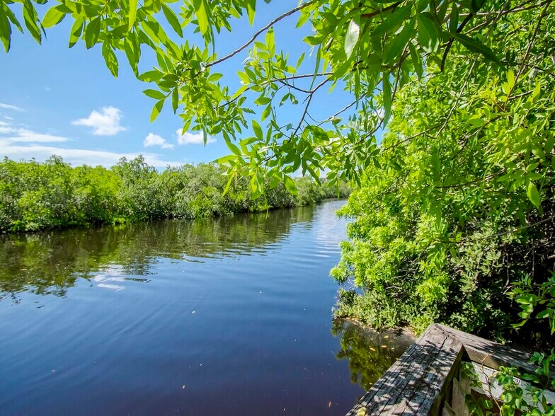 More Photos Of 1761 Beckett Way & US Highway 19, Tarpon Springs Bar For Sale