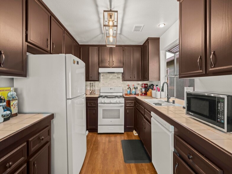 More Photos Of 406 E Ave, Coronado Multifamily For Sale