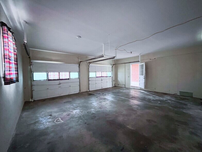 More Photos Of 1001 E Lynchburg Salem Tpke, Bedford Office For Sale