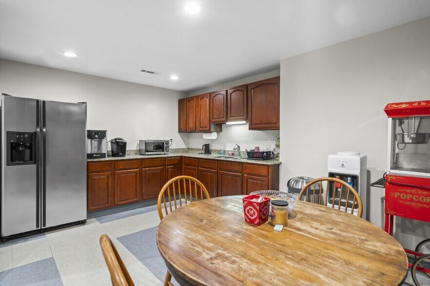 More Photos Of 1441 N Market St, Dayton Office For Sale