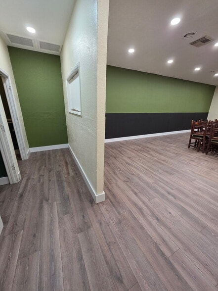 More Photos Of 10901 SE US Highway 441, Belleview Storefront Retail Office For Lease