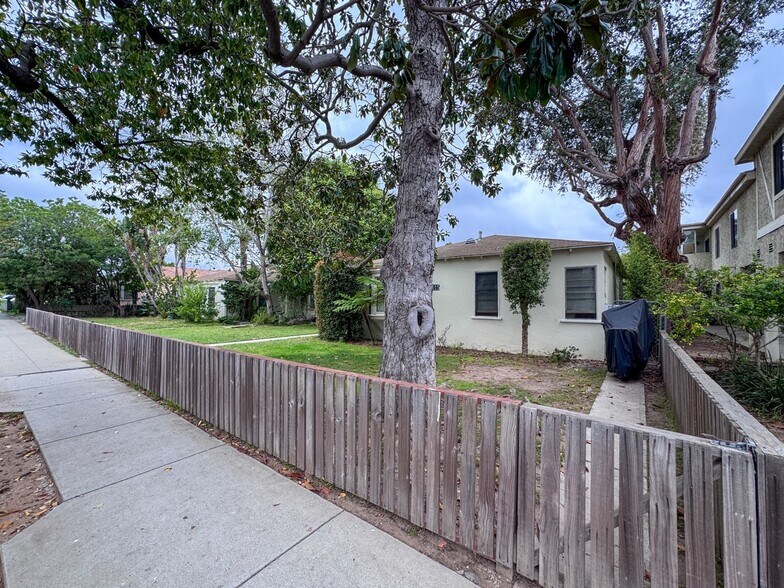 More Photos Of 2411 20th St, Santa Monica Apartments For Sale