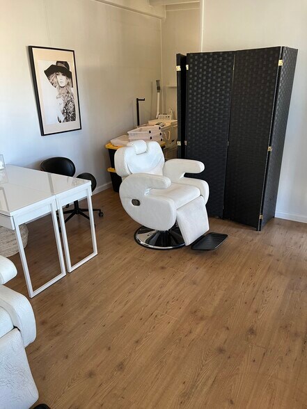 More Photos Of 2333 E Coast Hwy, Corona Del Mar Storefront Retail Office For Lease