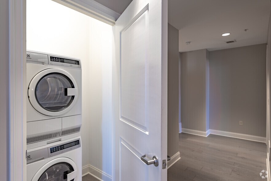 More Photos Of 465 Washington St, Buffalo Apartments For Lease