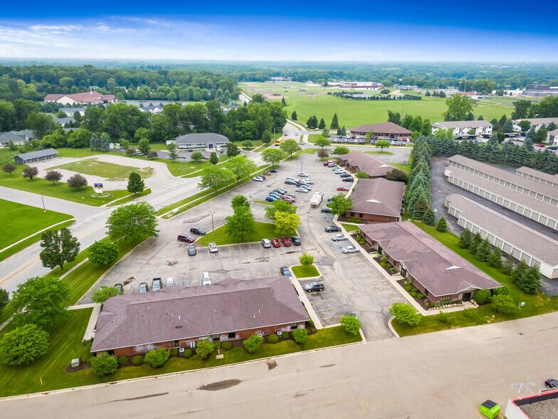 More Photos Of 114 S Greenville West Dr, Greenville Unknown For Lease