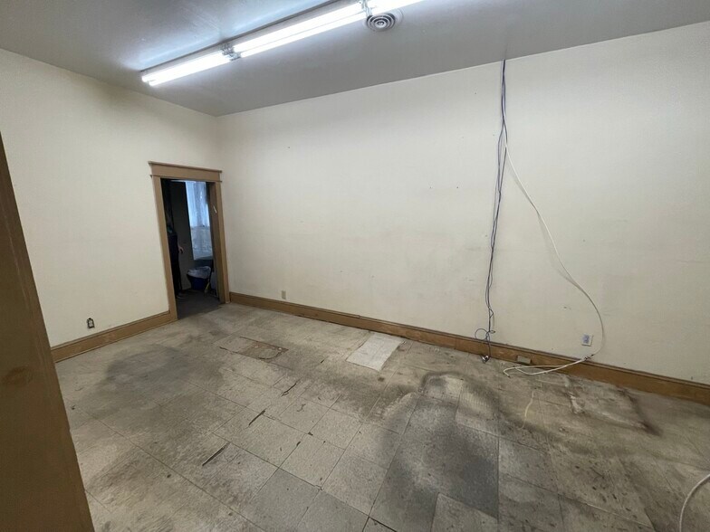 More Photos Of 117 First Ave, Thomson Manufacturing For Sale