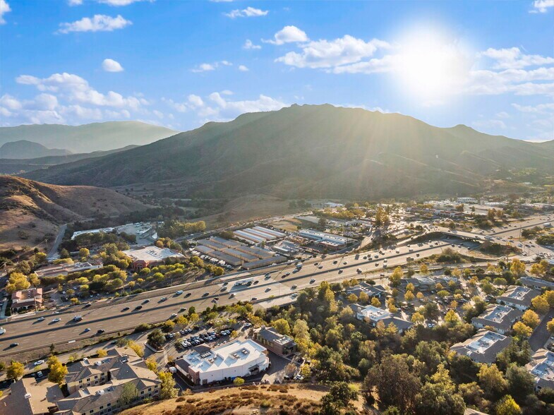 More Photos Of 29105-29125 Canwood St, Agoura Hills Restaurant For Lease