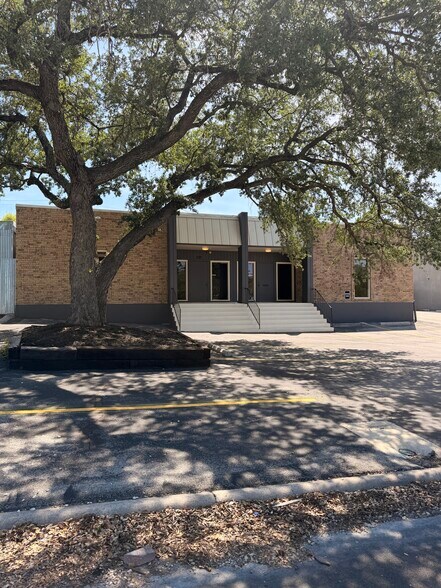 Primary Photo Of 338 Breesport St, San Antonio Service For Lease