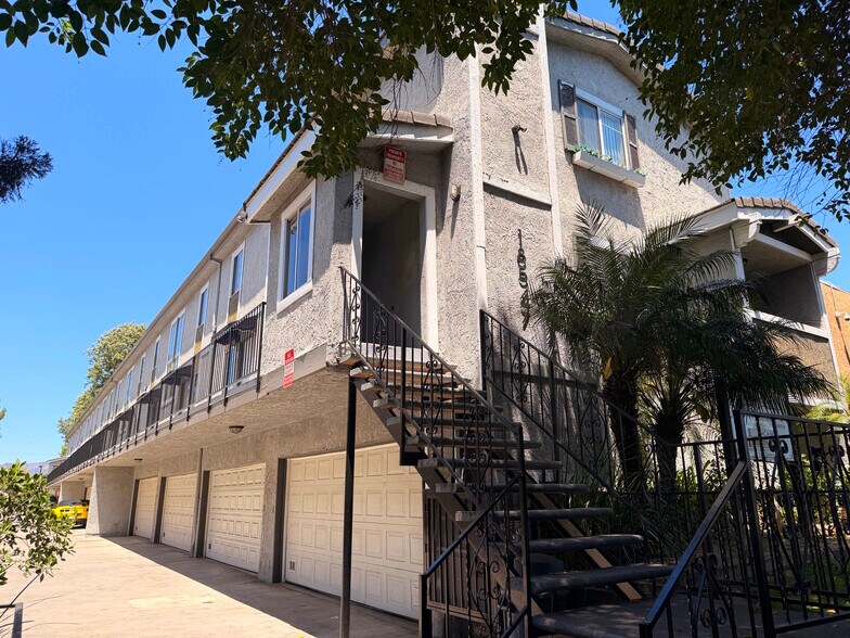More Photos Of 18547 Saticoy St, Reseda Apartments For Sale