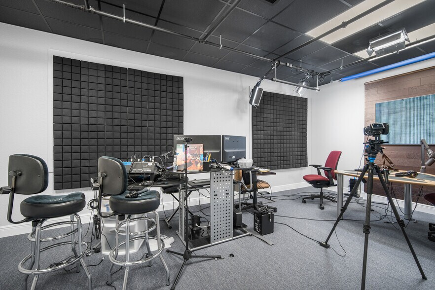 More Photos Of 6812 W Linebaugh Ave, Tampa Medical For Sale