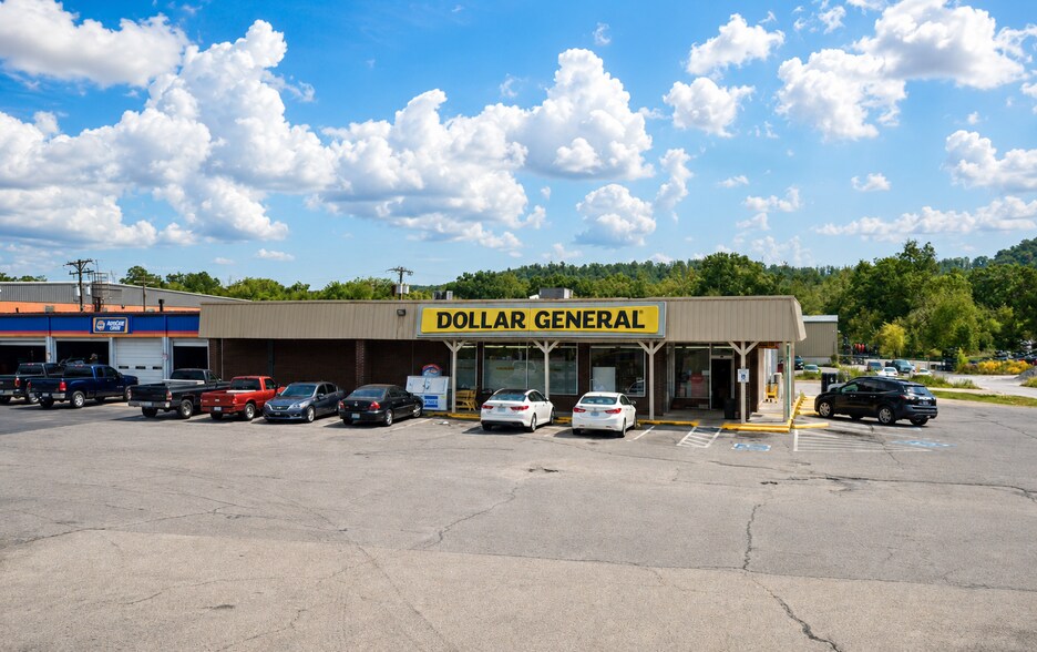 Primary Photo Of 680-700 N Wallace Wilkinson Blvd, Liberty Storefront For Sale