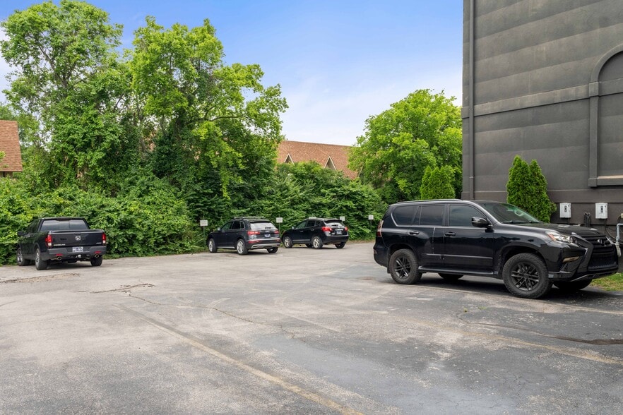 More Photos Of 4105 Hillsboro Cir, Nashville Office For Sale