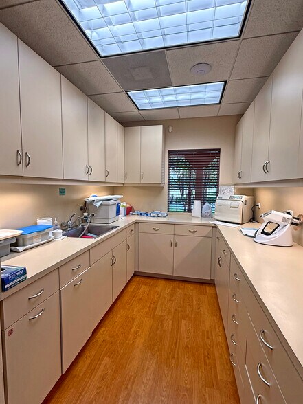 More Photos Of 255 George Bush Blvd, Delray Beach Medical For Sale