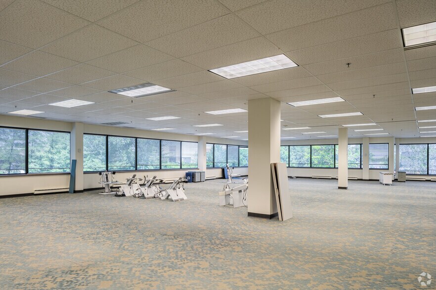 More Photos Of 11775 Borman Dr, Saint Louis Office For Sale
