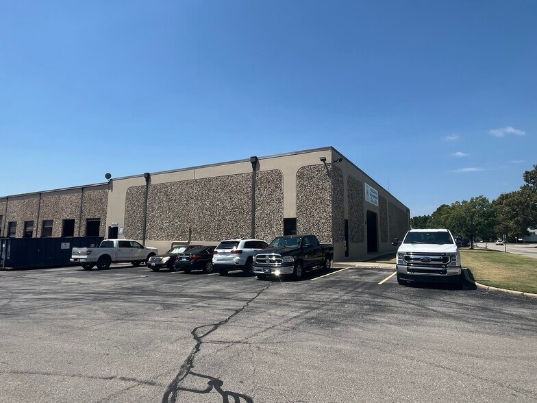 More Photos Of 4130-4150 Will Rogers Pky, Oklahoma City Warehouse For Lease