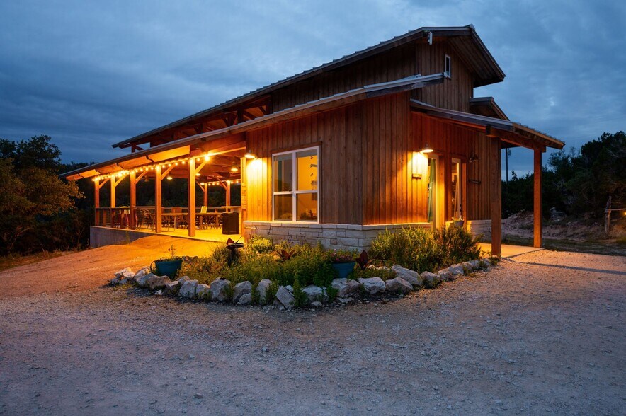 More Photos Of 7400 McGregor Ln, Dripping Springs Hotel For Sale