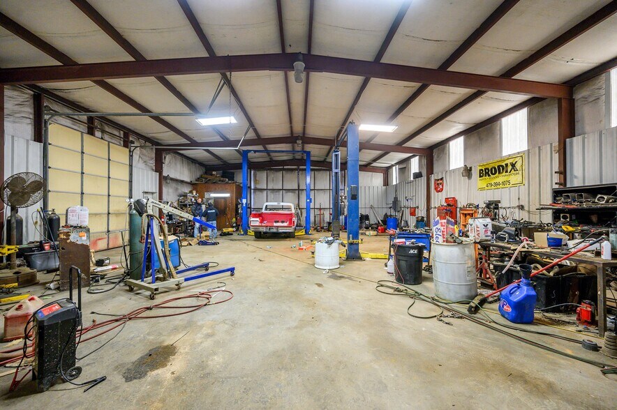 More Photos Of 1277 E Martin Luther King Dr, Broken Bow Office For Sale