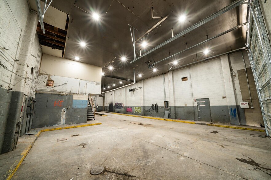 More Photos Of 225 N Highway 91, Summit Service For Lease