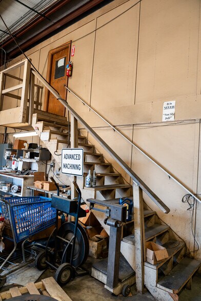 More Photos Of 1630 N Interstate 35 E, Lancaster Flex For Sale