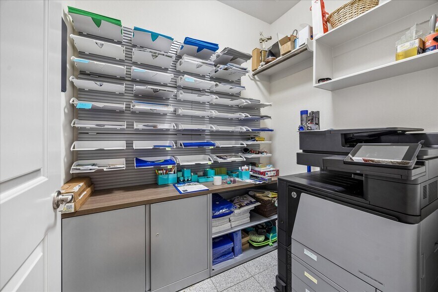 More Photos Of 638 Heights Blvd, Houston Office For Sale