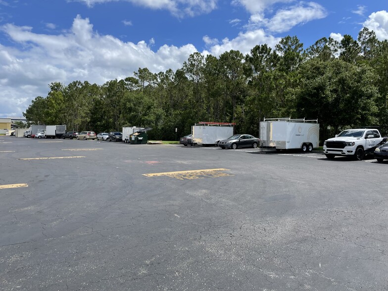 More Photos Of 6600-6626 Kingspointe Pky, Orlando Distribution For Lease