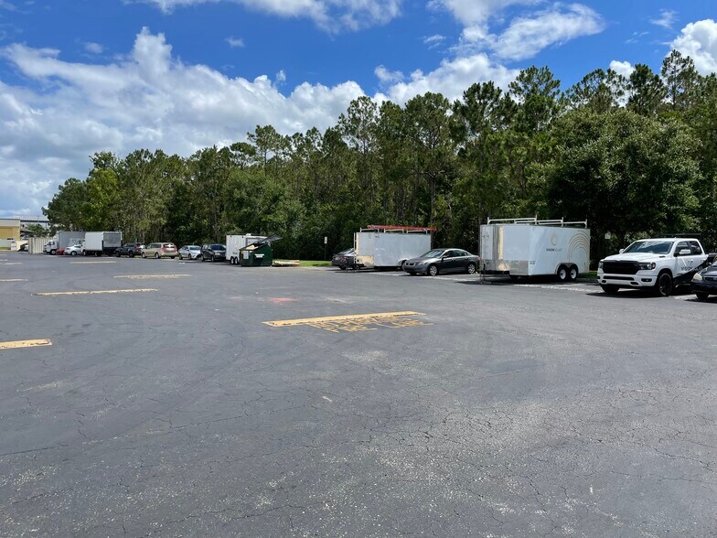 More Photos Of 6600-6626 Kingspointe Pky, Orlando Distribution For Lease