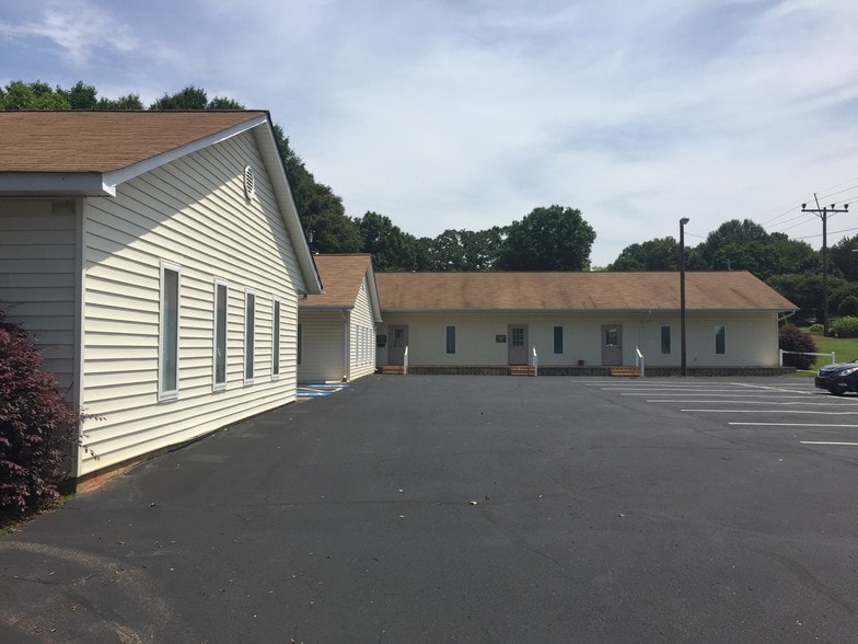 More Photos Of 425 Cherryville Rd, Shelby Medical For Lease