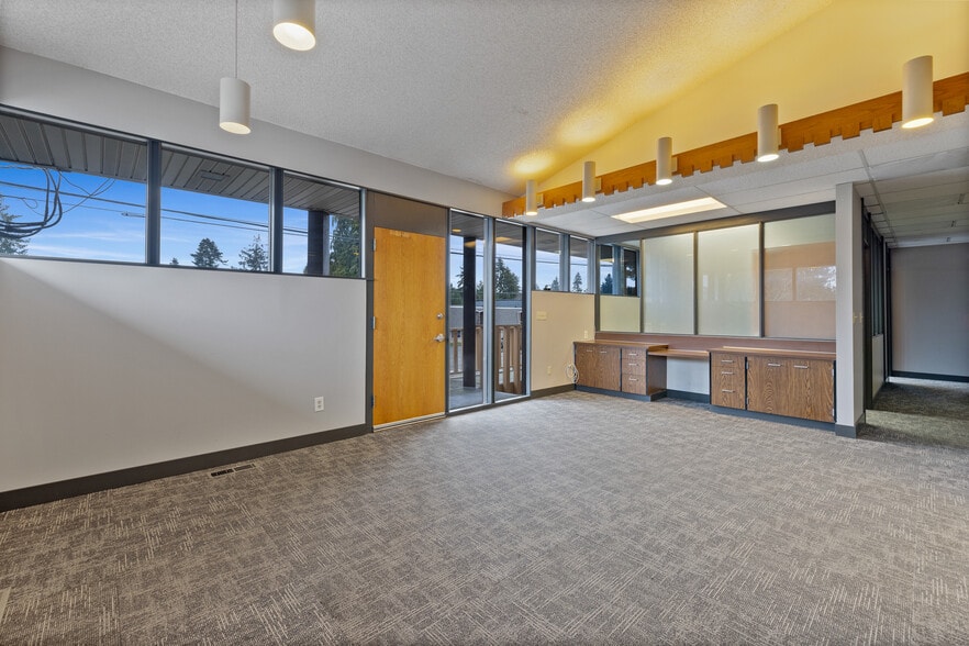 More Photos Of 7820-7822 27th St W, University Place Medical For Sale