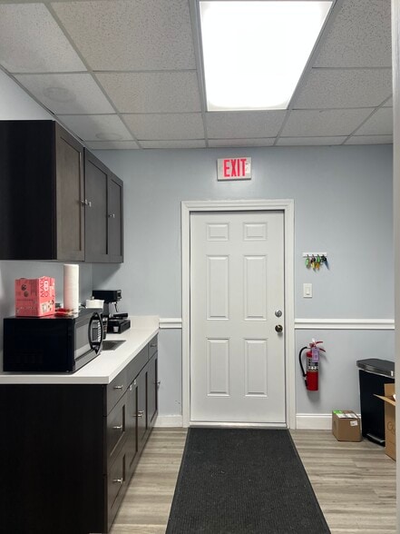 More Photos Of 971 Virginia Ave, Palm Harbor Medical For Sale